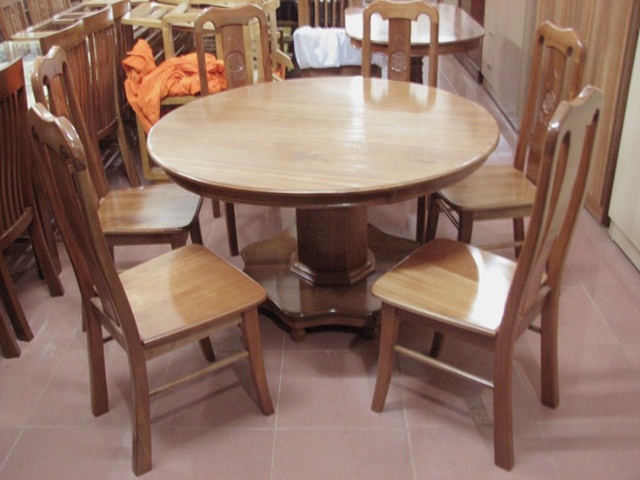 bàn ăn tròn mặt gỗ