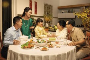 Kinh nghiệm chọn mẫu bàn ăn cơm đẹp và phù hợp nhất cho gia đình