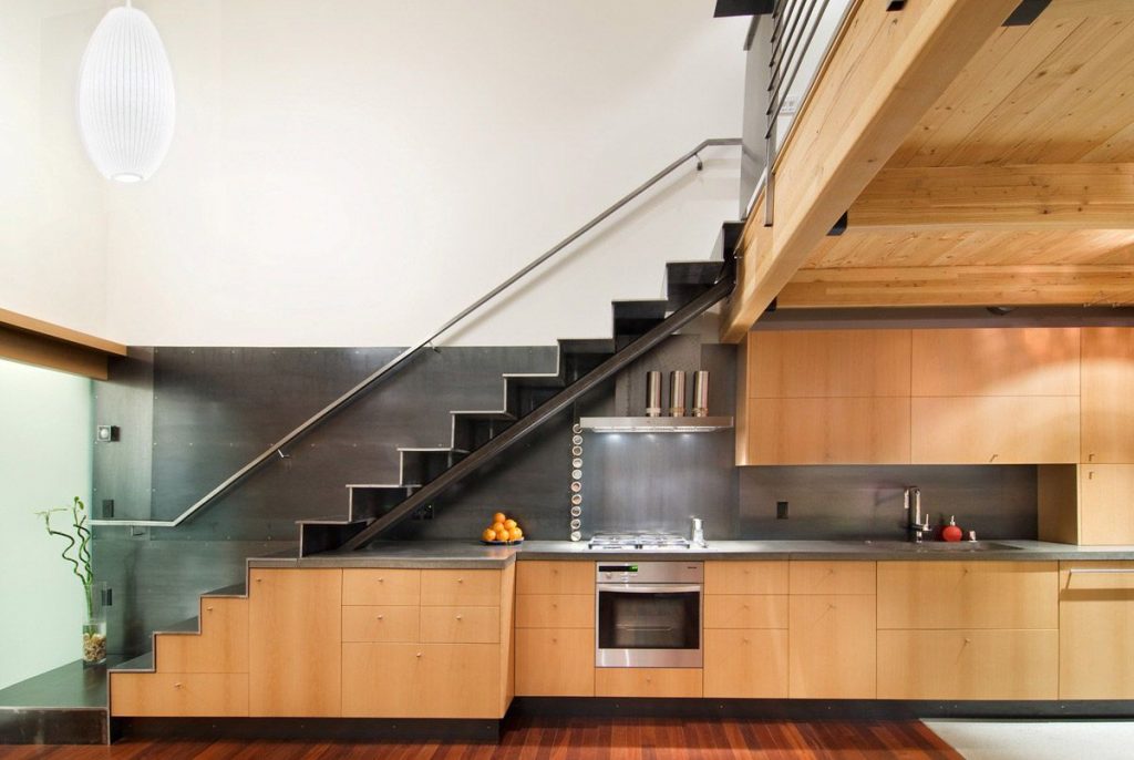 phòng bếp và cầu thang