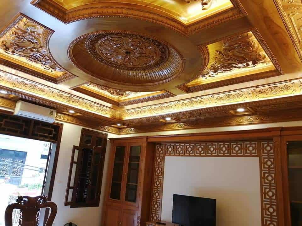 trần gỗ phòng khách tự nhiên