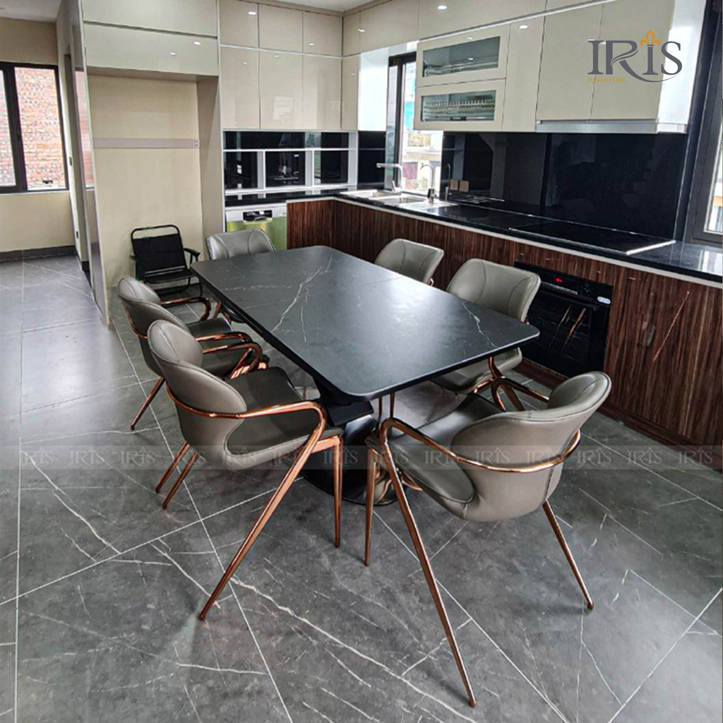 Bàn ăn phù hợp với không gian gia đình từ 4 - 6 người