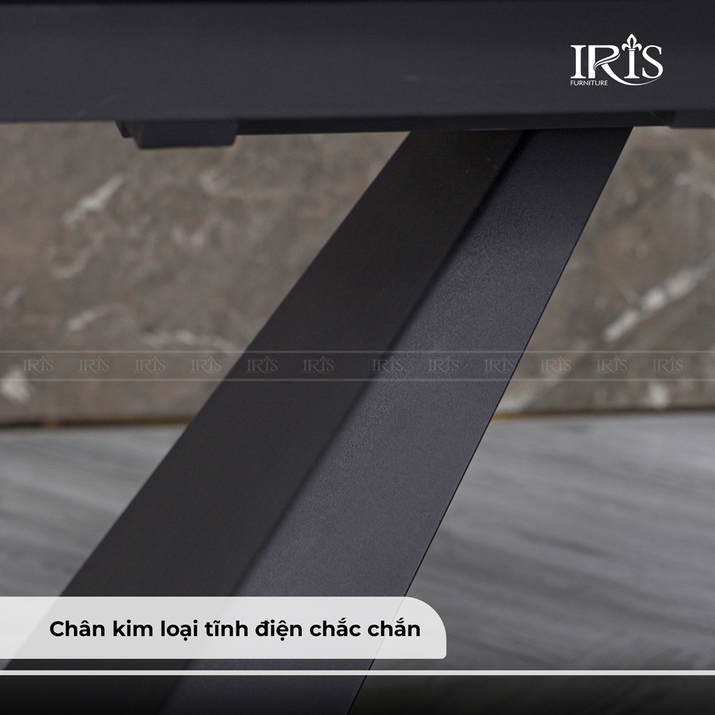 Chân bàn được làm từ kim loại sơn tĩnh điện bền chắc