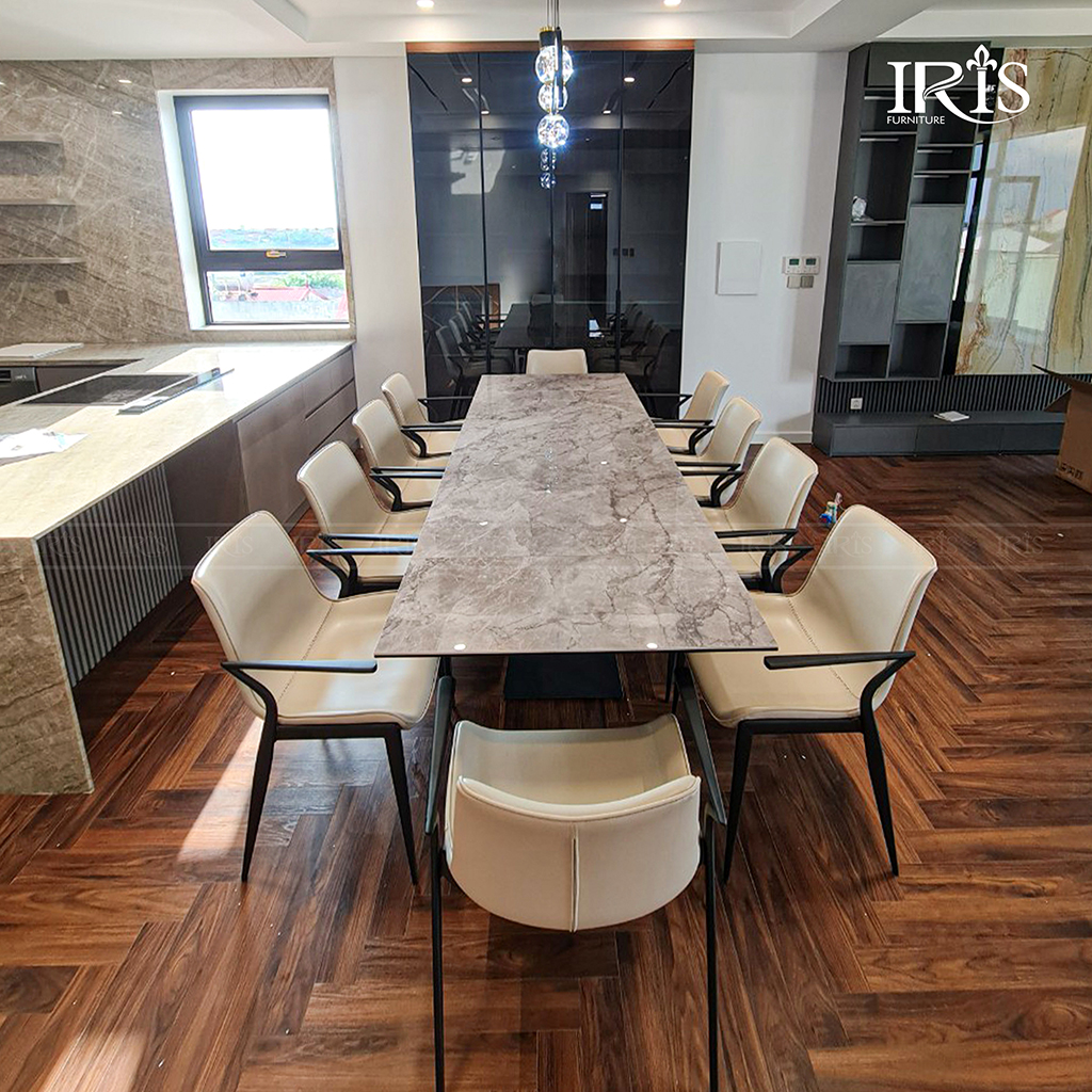 Bàn ăn với thiết kế thông minh làm không gian phòng ăn trở nên sang trọng