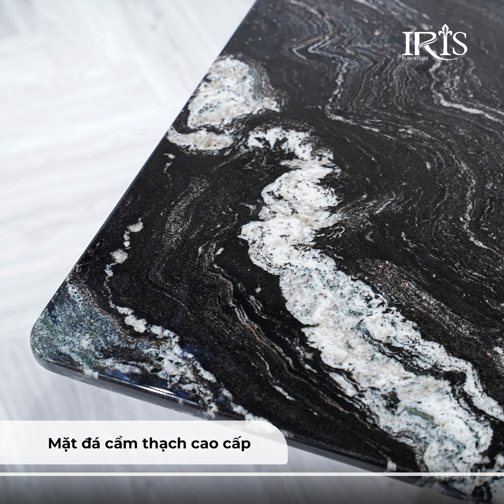 Mặt bàn được làm từ chất liệu cẩm thạch tự nhiên cao cấp