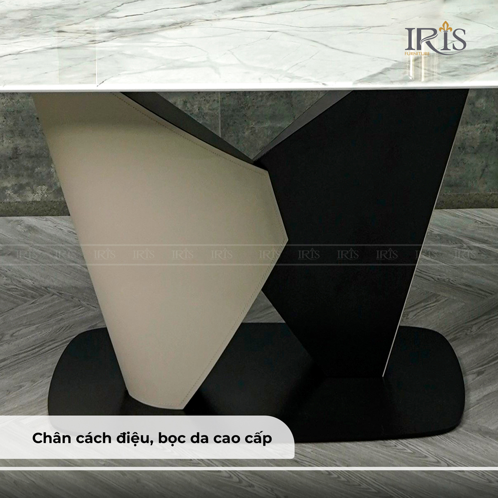 Chân bàn cách điệu và được bọc da cao cấp