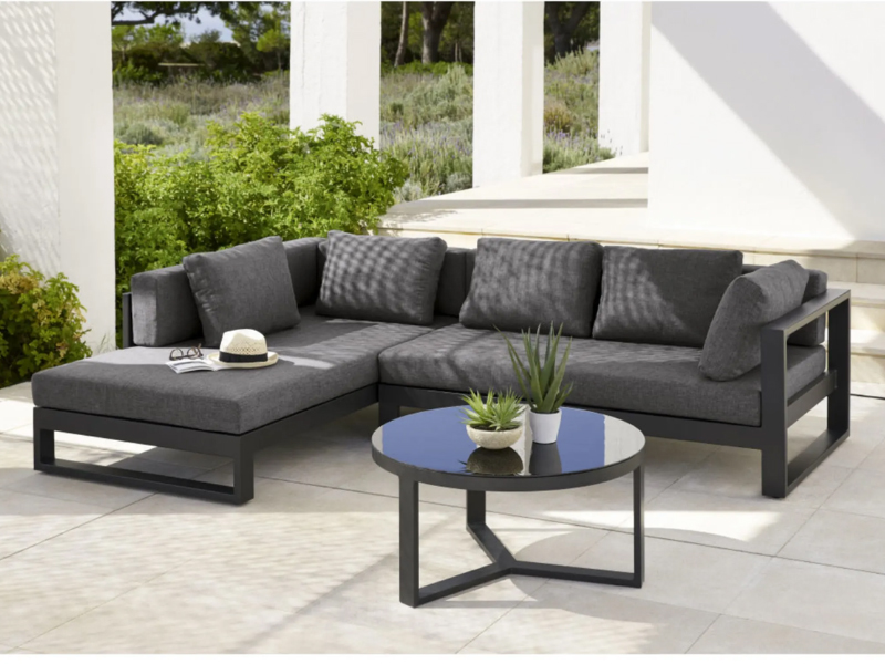 Sofa khung sắt có cấu tạo cứng cáp