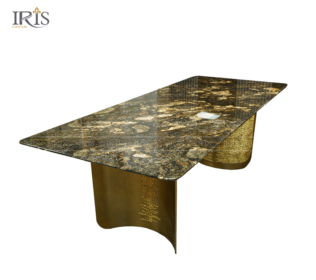 Bàn ăn phù hợp hầu hết với mọi căn hộ hiện đại, penthouse,...