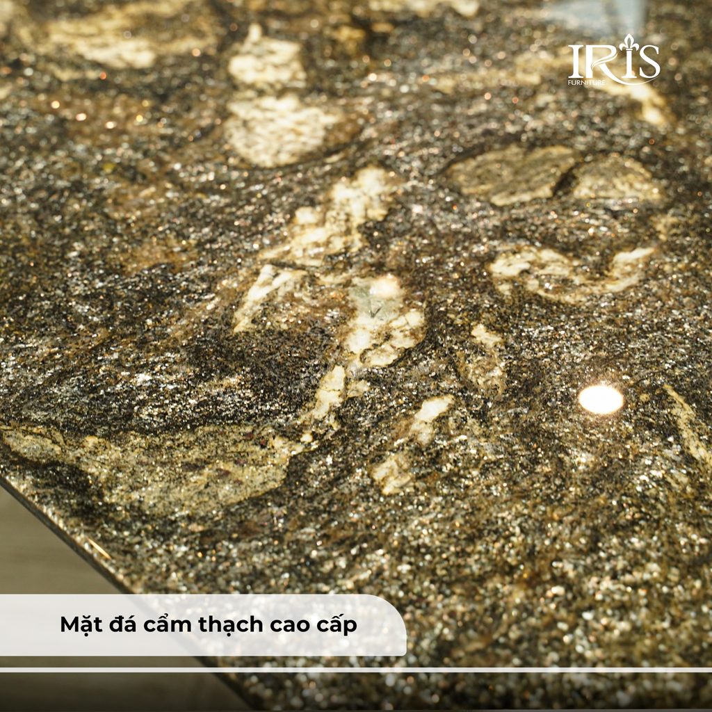 Mặt bàn được làm từ đá cẩm thạch cao cấp