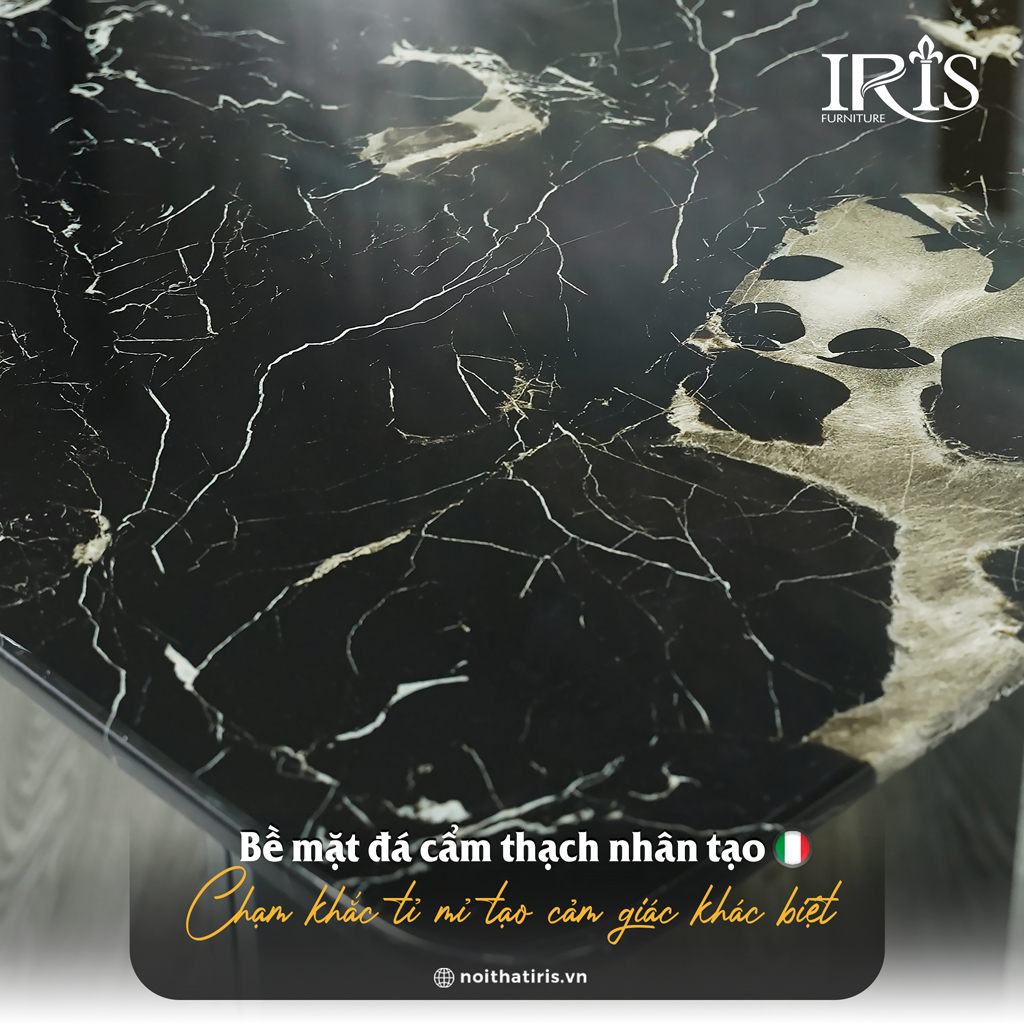 Bề mặt bàn ăn được chạm khắc tỉ mỉ và khác biệt