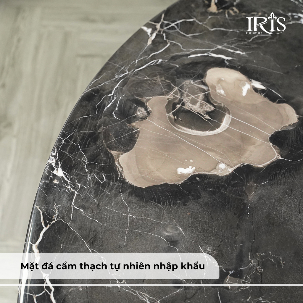 Mặt bàn được làm từ đá cẩm thạch tự nhiên nhập khẩu