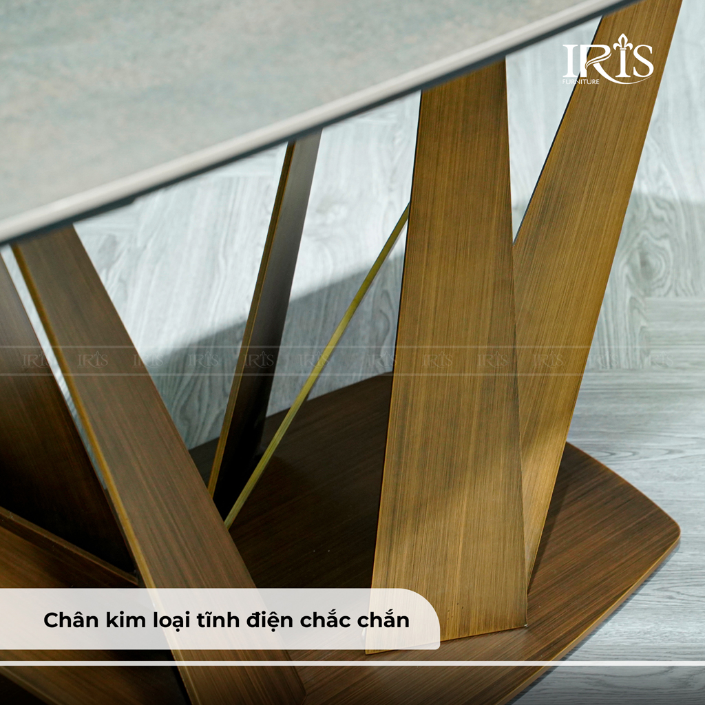 Chân bàn với chất liệu kim loại sơn tĩnh điện chắc chắn