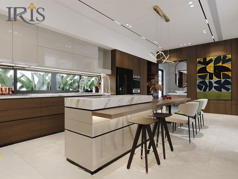 Bàn đảo vừa làm nơi chuẩn bị, vừa là quầy ăn nhanh, phù hợp nhịp sống bận rộn