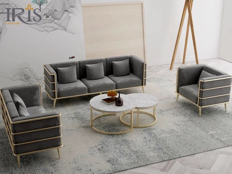 Ghế sofa sắt mạ vàng giúp không gian sống sang trọng hơn