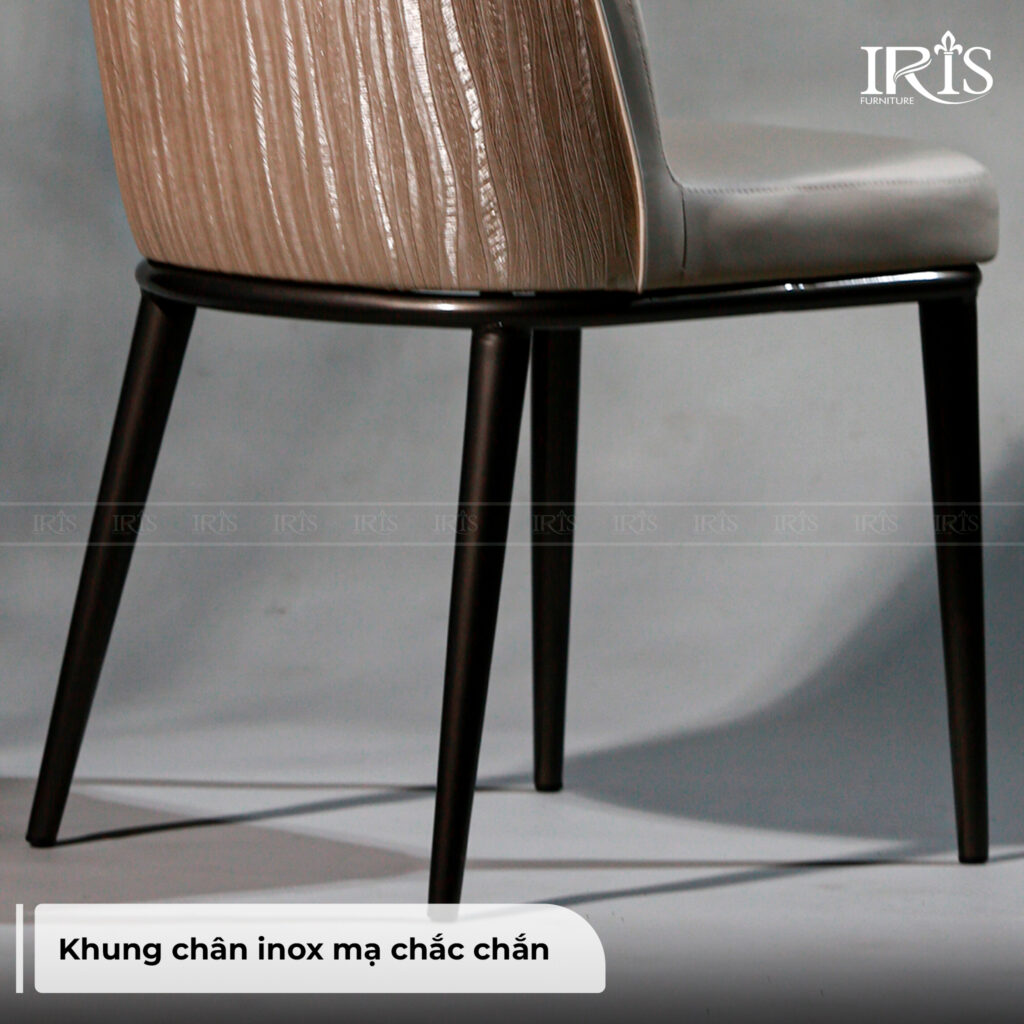 Khung chân kim loại chắc chắn