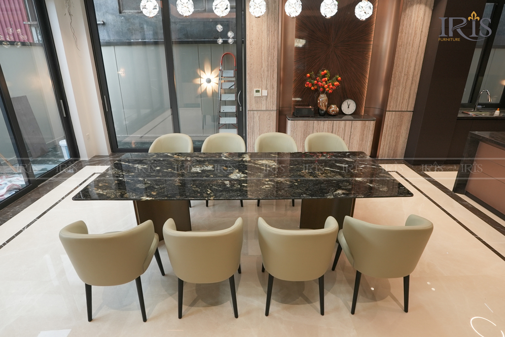 damd ban an stefani va ghe an aston 13