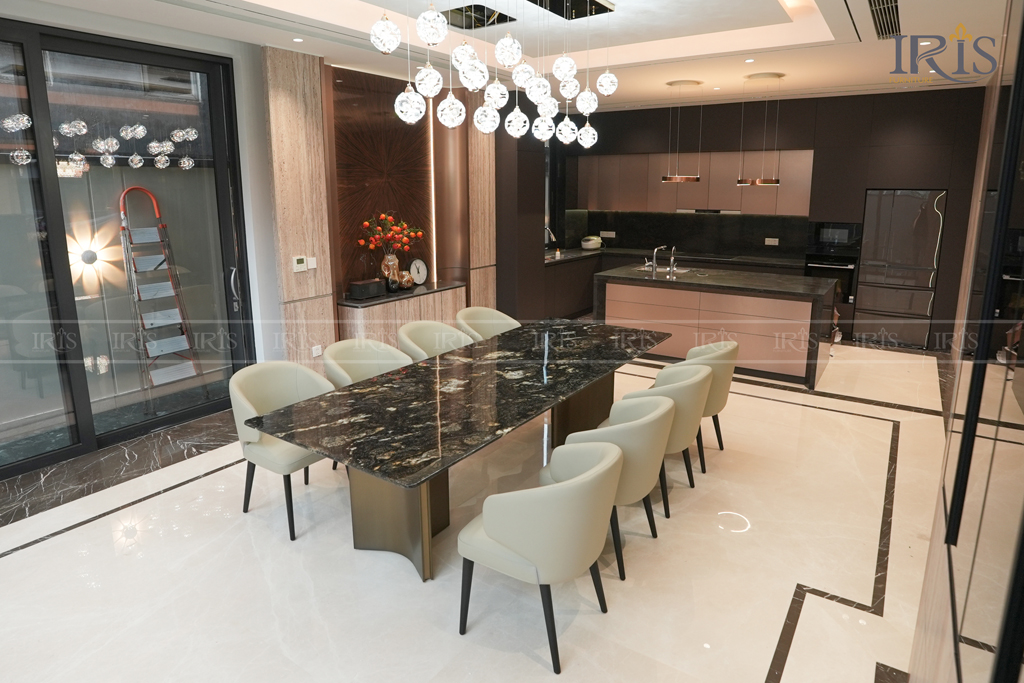 damd ban an stefani va ghe an aston 14