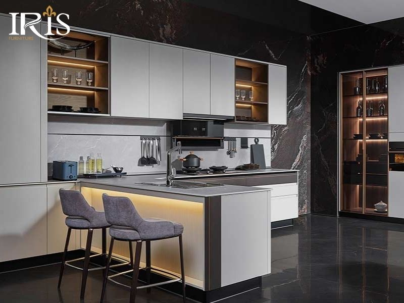 Bếp chữ L tối ưu không gian góc và tạo tam giác làm việc hiệu quả cho gia đình